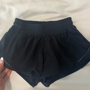 LULU LEMON hotty hot 2” shorts